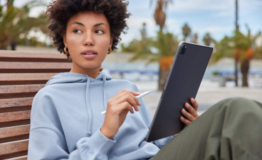 AI Tools Are Shaping the Future of Online Portfolios for Creatives